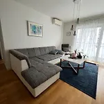 Apartment Mimice - Private Garage Parking Space
