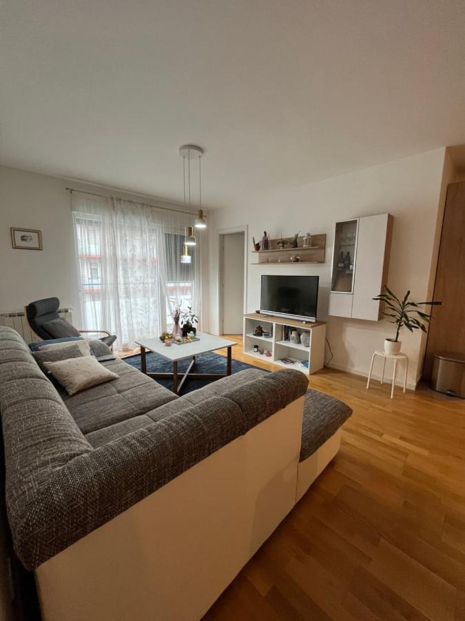 Mimice - Private Garage Parking Space Apartman *